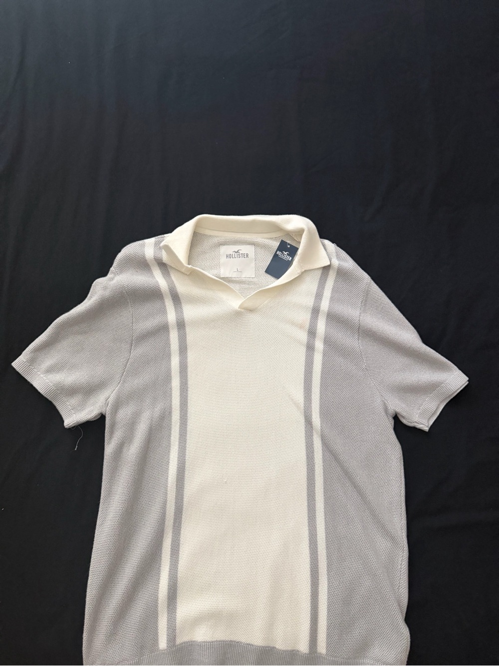 Hollister Men’s Short-Sleeve Polo in Cream and Light Gray